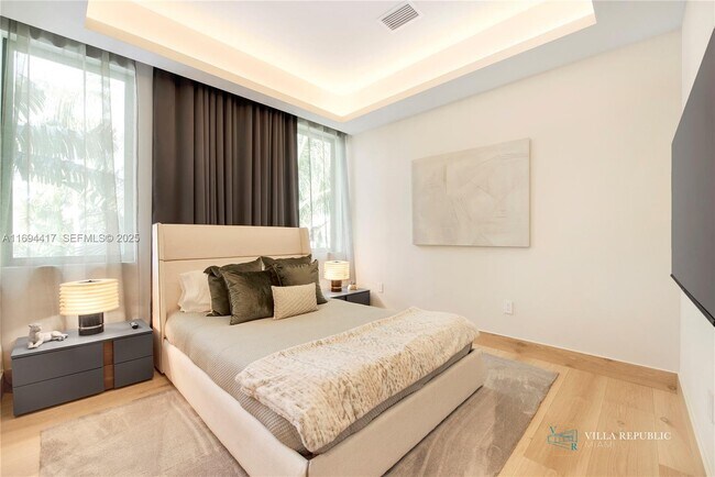 Building Photo - 1200 NE 87th St