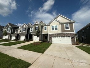 Building Photo - 3204 Lilac Grove Dr