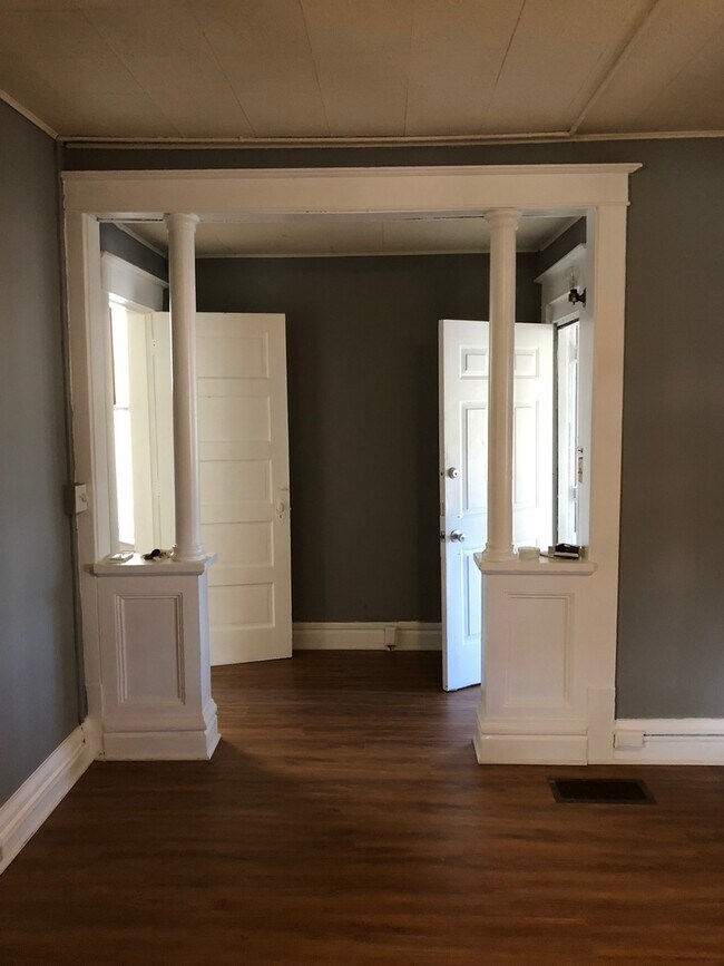 Building Photo - Downtown Apartment