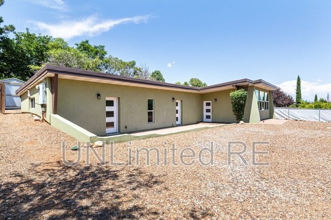 Building Photo - 3948 E Del Rio Dr