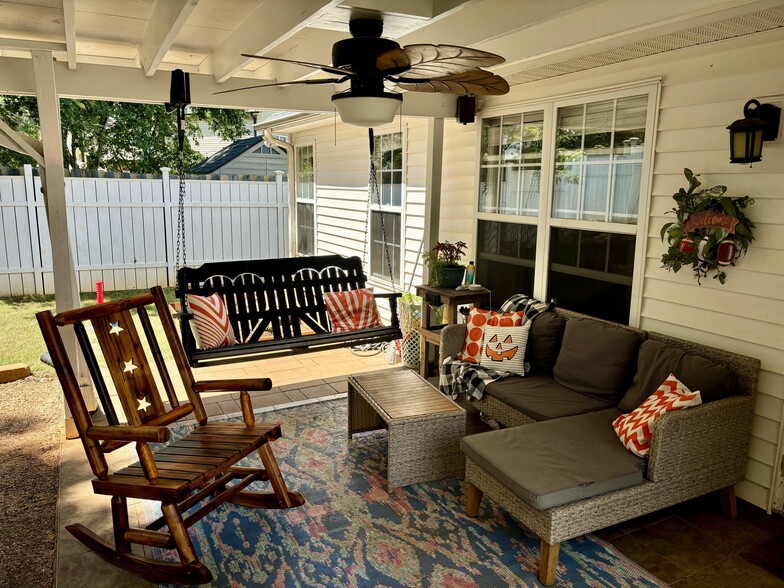 Building Photo - 6 Valley Glen Ct