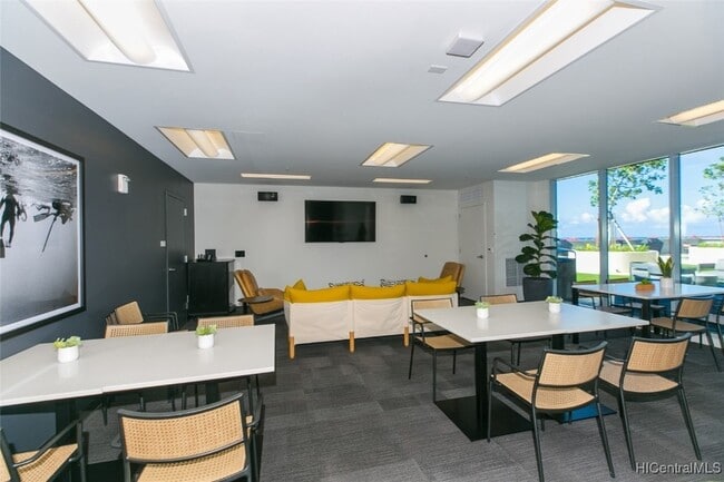 Building Photo - 988 Halekauwila St