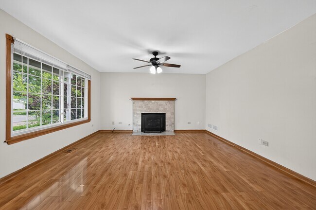 Building Photo - 1301 Brookfield Dr