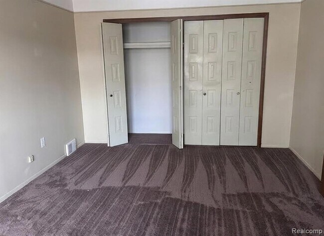 Building Photo - 16481 E 10 Mile Rd