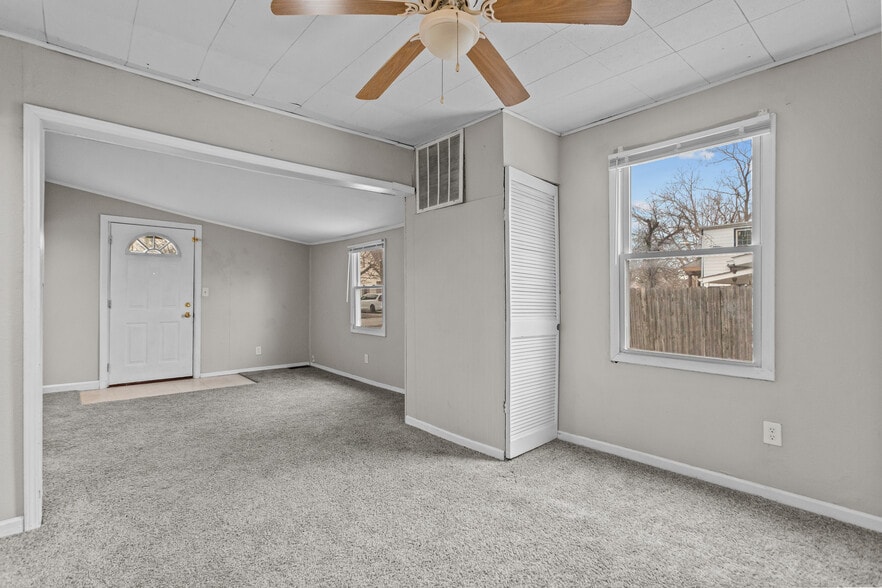 Building Photo - 1620 S Market St