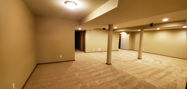 Building Photo - Beautiful 6 Bed/3 Bath House in Hayden, ID!