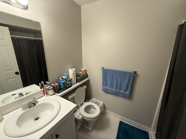 Building Photo - 14211 Ivanhoe Dr