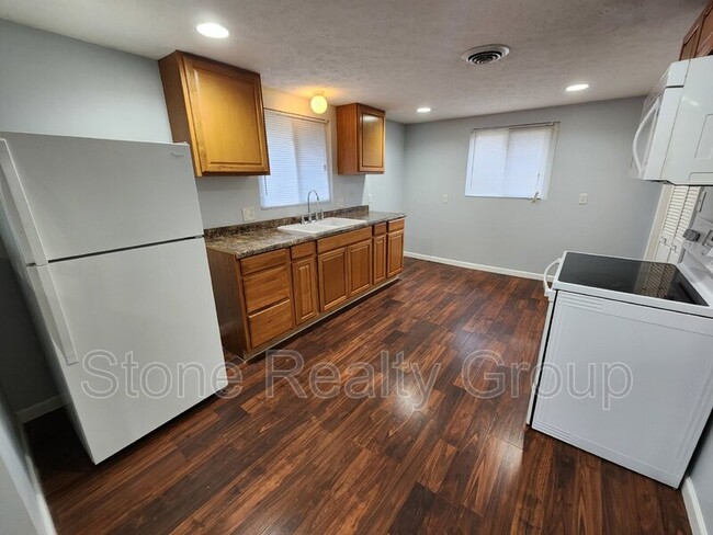 Building Photo - 2724 Maple Ave