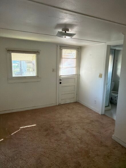 Building Photo - 209 Strawberry Ln