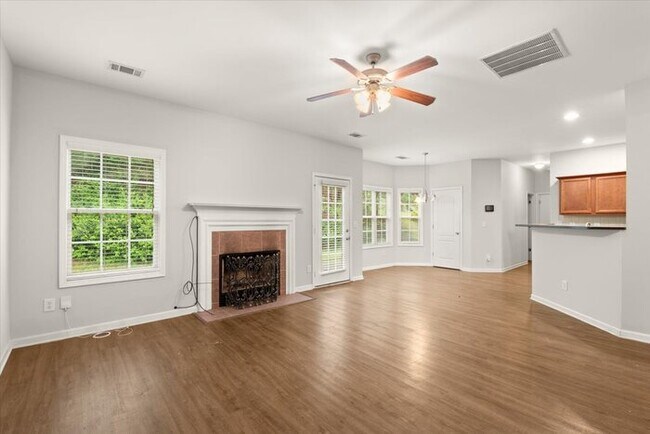 Building Photo - 5 Bedroom in Buford. Great School