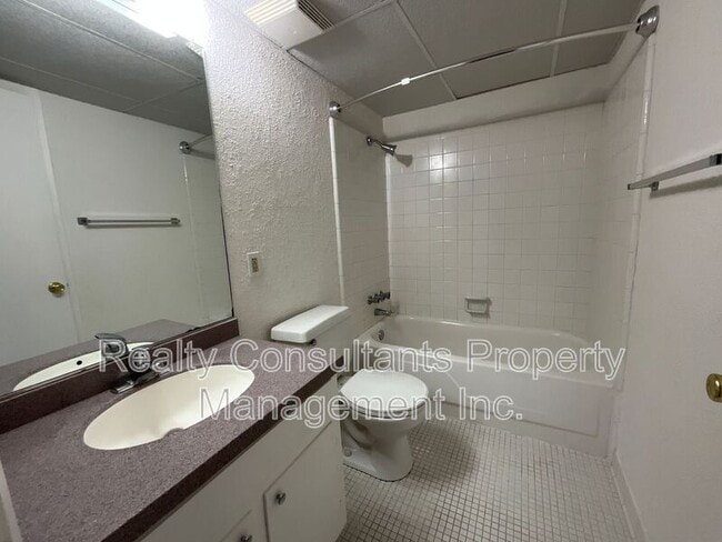 Building Photo - 3830 Country Club Rd