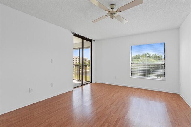 Building Photo - 2900 NW 42nd Ave
