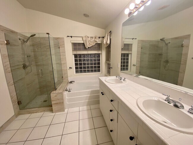 Building Photo - Desirable 5br3 car garage executive home b...