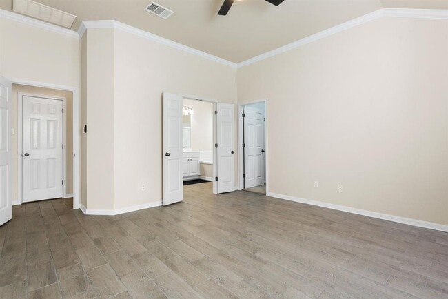 Building Photo - 313 Greenside Ln