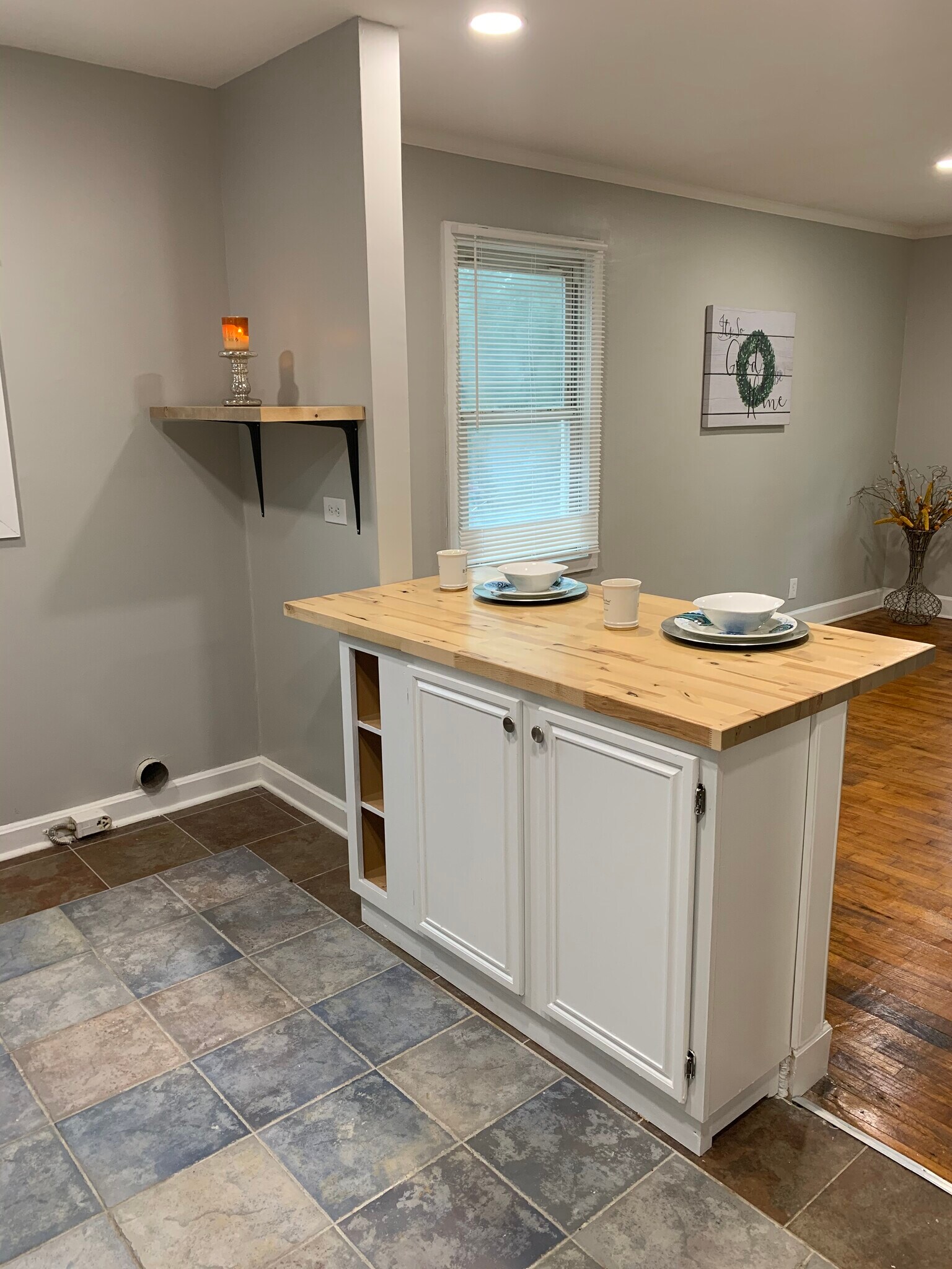 Bar/Kitchen - 4310 Cornell Ave