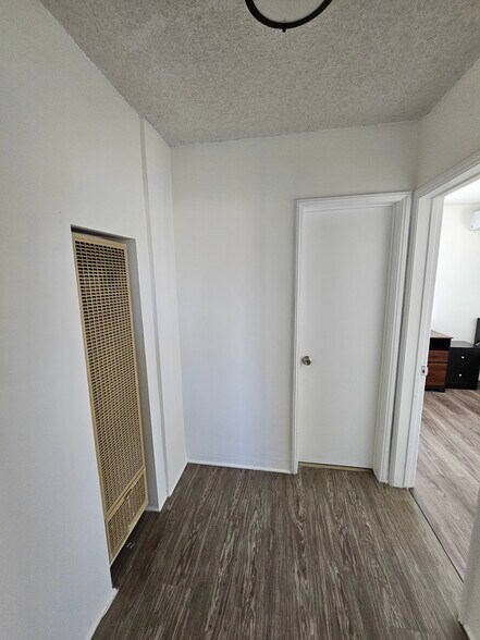 Building Photo - 1349 W 35th St