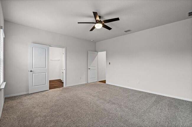 Building Photo - 20221 Heinrich Ln