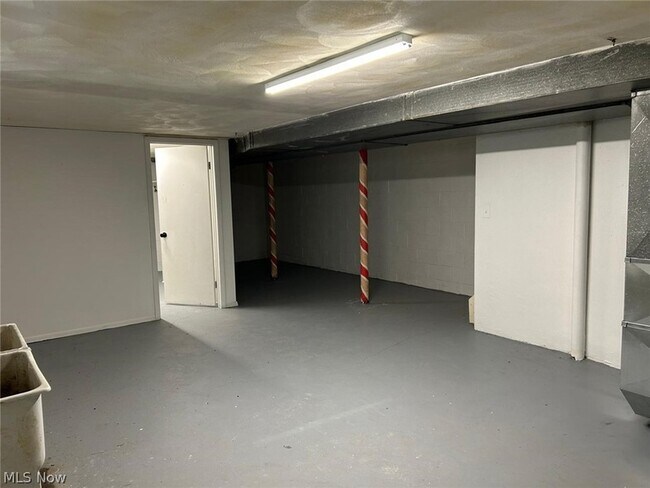 Building Photo - 17914 Chagrin Blvd