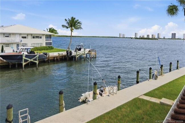 Building Photo - 1155 Lake Shore Dr