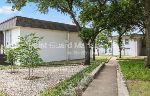 Building Photo - 4538 W Kiest Blvd