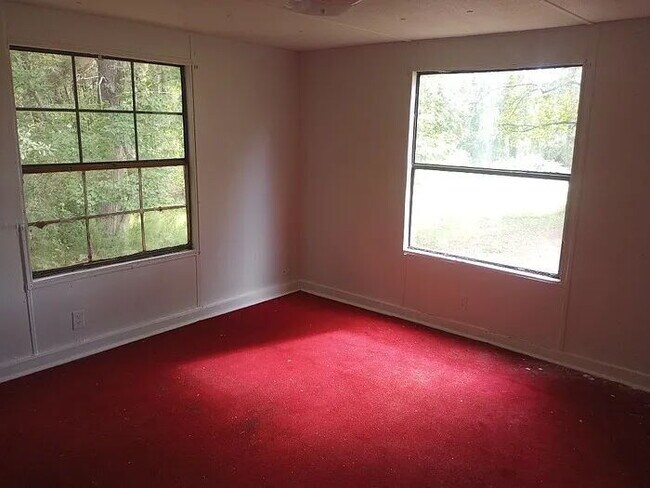 Building Photo - "Charming 2-Bed, 2-Bath Retreat in Laurens - Your Perfect Cozy Getaway!"