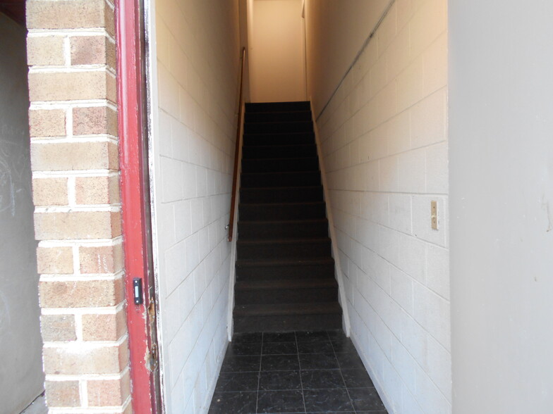 Private Stairs - 324 Charles St