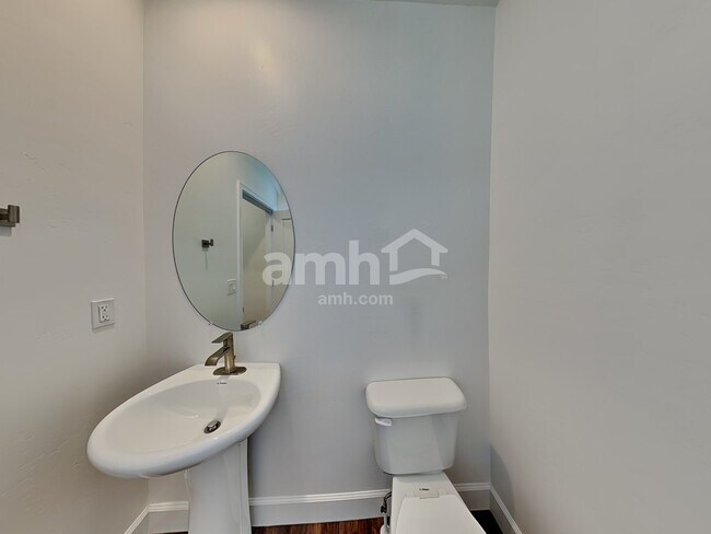 Building Photo - 1328 White St