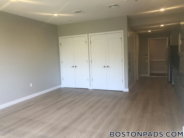 Building Photo - 35 S Huntington Ave