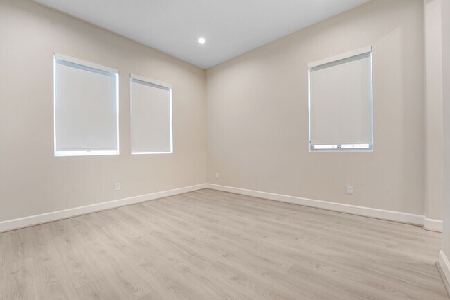 Building Photo - Stunning New Build Home with Breathtaking ...