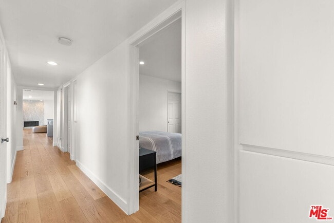 Building Photo - 29 Lighthouse St