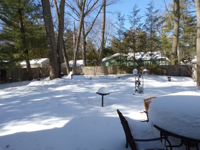 Building Photo - Light-Filled Home in Ideal Traverse City Neighborhood
