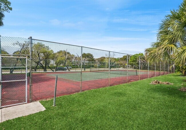Building Photo - 10835 SW 112th Ave
