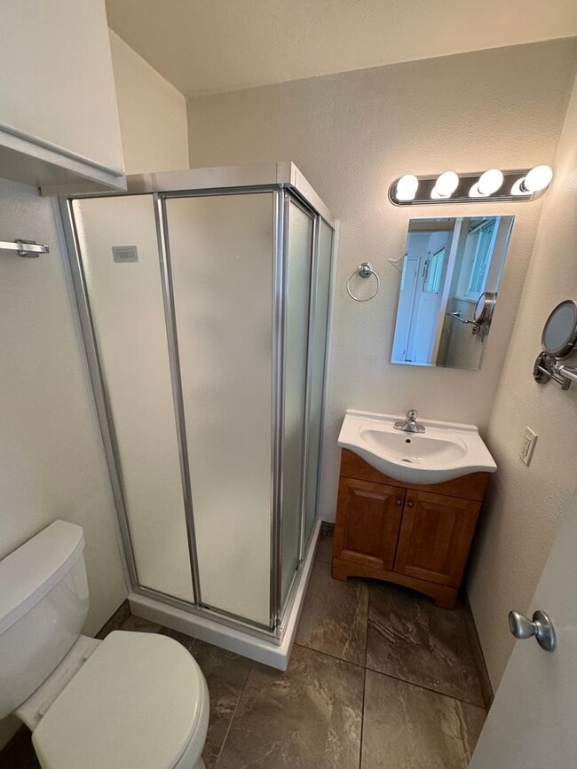 Building Photo - STUDIO APARTMENT WITH KITCHEN & BATHROOM A...