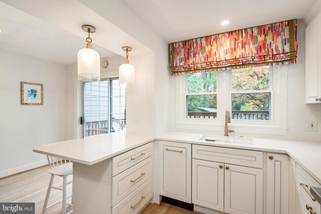 Building Photo - 822 S Royal St