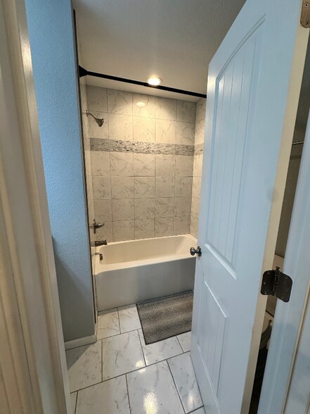 Building Photo - 521 Ashley Ave