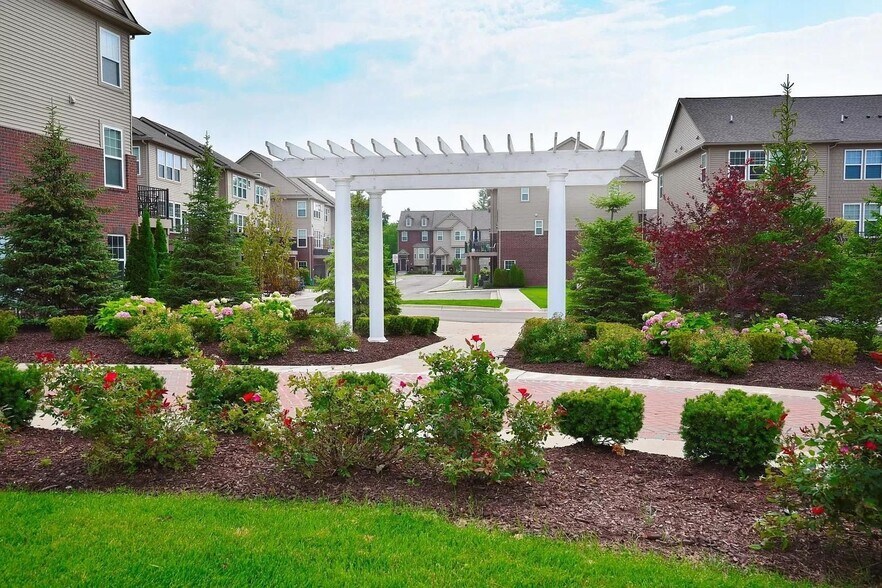 Building Photo - 863 Barclay Cir