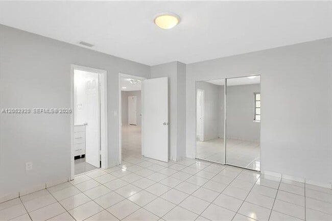 Building Photo - 2476 SW 17th St