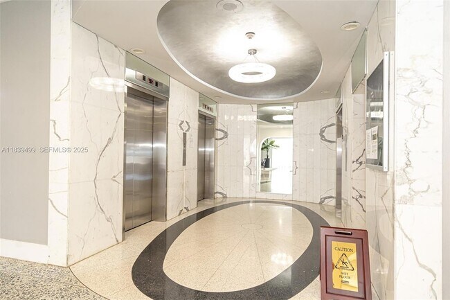 Building Photo - 3140 S Ocean Dr