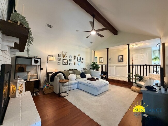Building Photo - Charming 3BR Home in Mary Esther-near Hurlburt Field!