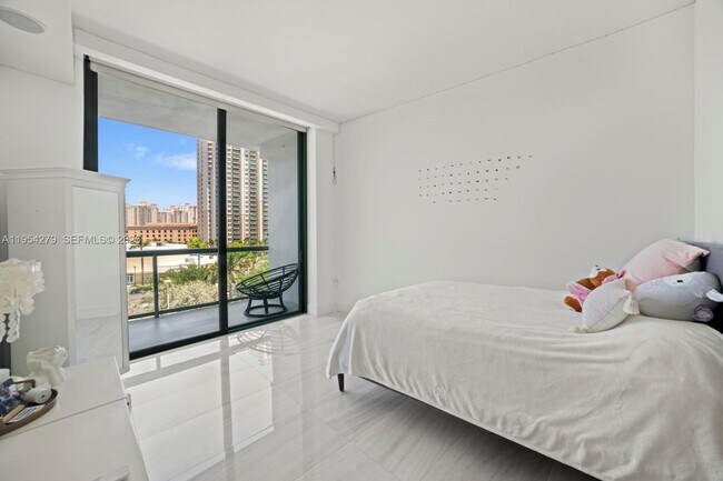 Building Photo - 3300 NE 188th St