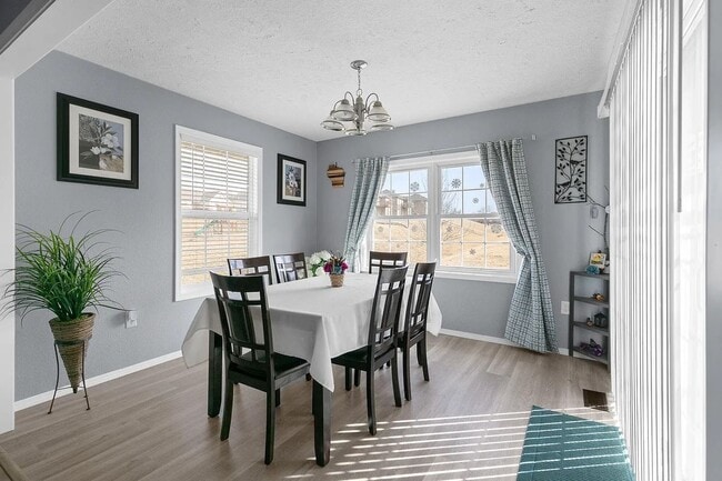 Building Photo - Pre-Leasing Now - Charming 3 Bed / 2 Bath ...