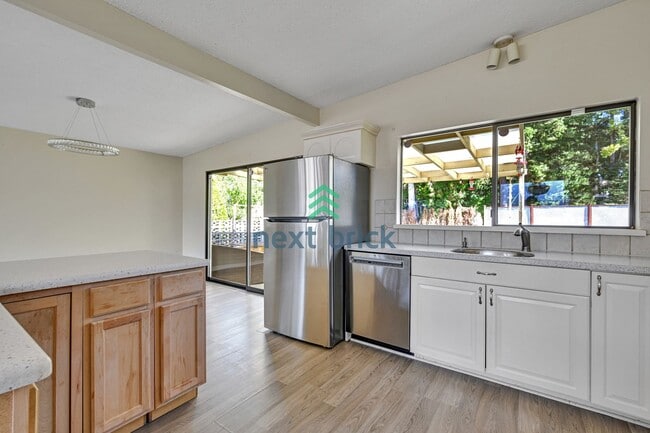 Building Photo - Beautiful home with 4 beds, 2 baths for rent