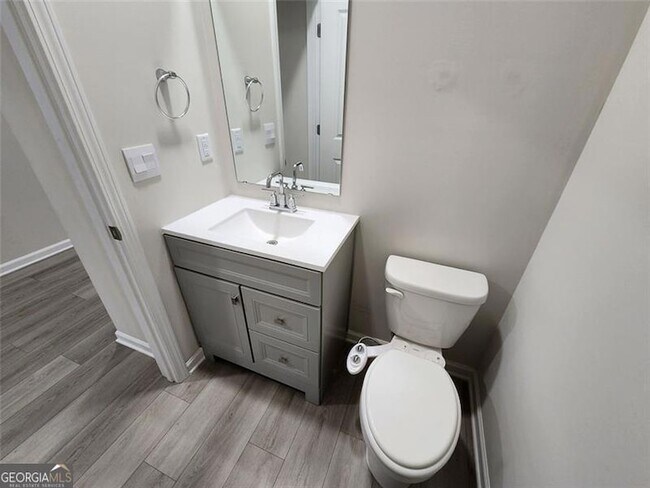 Building Photo - 235 Vly Oak Dr