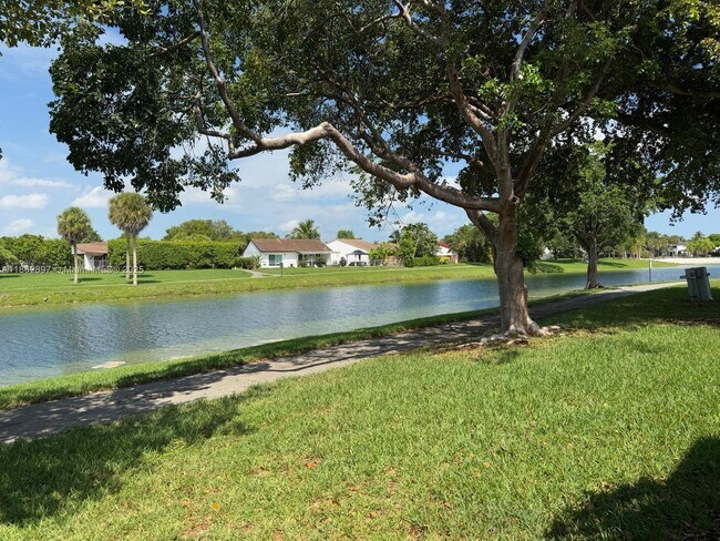 Building Photo - 9707 Hammocks Blvd