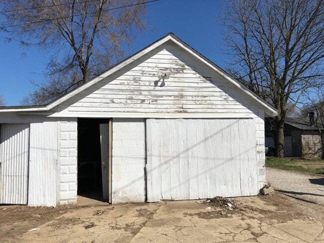 Building Photo - 321 Hege Ave