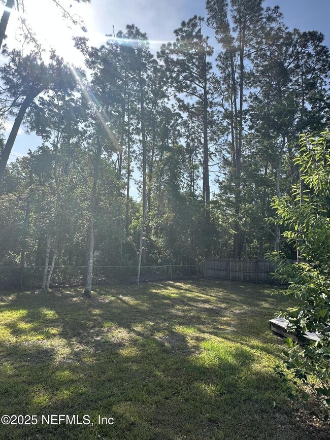 Building Photo - 10369 Arrow Lakes Dr E