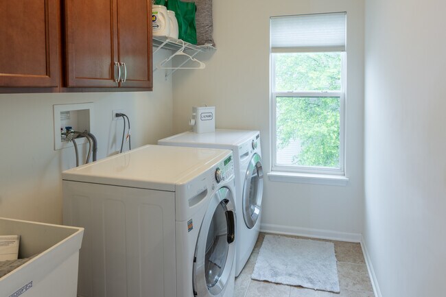 Building Photo - 4333 Schofield Dr