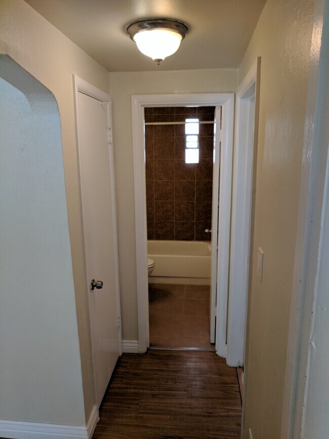 Building Photo - West Wash Park 2/1 Lots of Light, Mountain View and Reserved Parking!!
