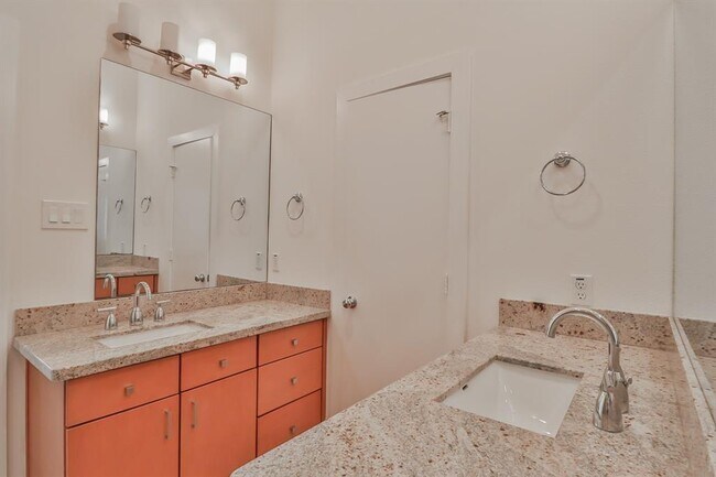 Building Photo - 4405 Austin St