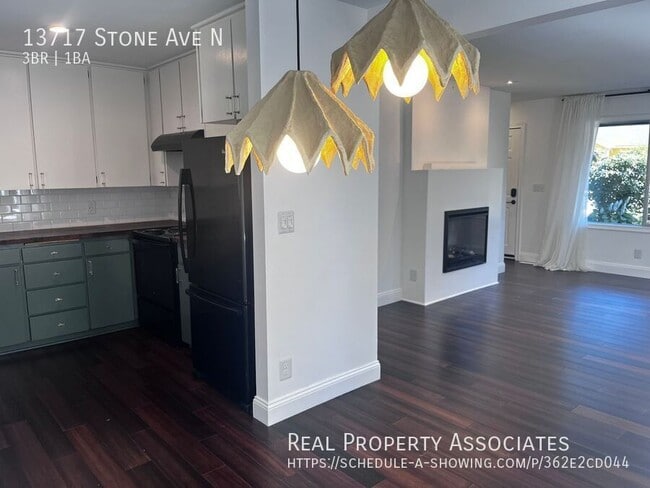 Building Photo - 13717 Stone Ave N